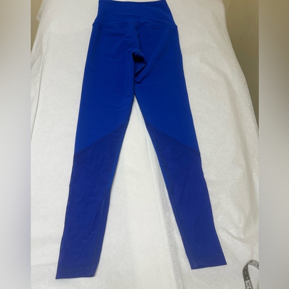 Beach Riot Vibrant Blue Mesh Panel Leggings🪻 - Picture 8 of 15